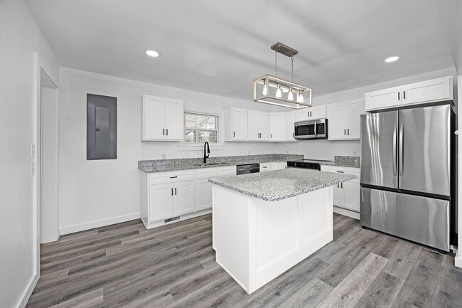 Building Photo - 2001 New Glendale Rd