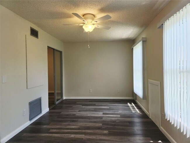 Building Photo - 2455 Finlandia Ln