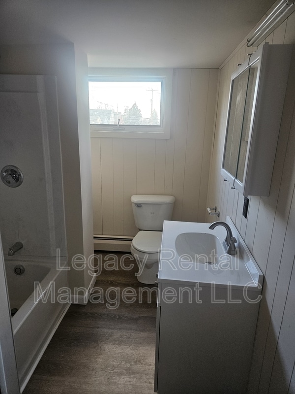 Building Photo - 168 S Main St