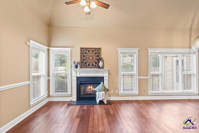 Building Photo - 300 Cheshire Dr