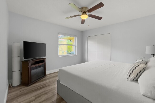 Building Photo - 15622 Cypress Park Dr