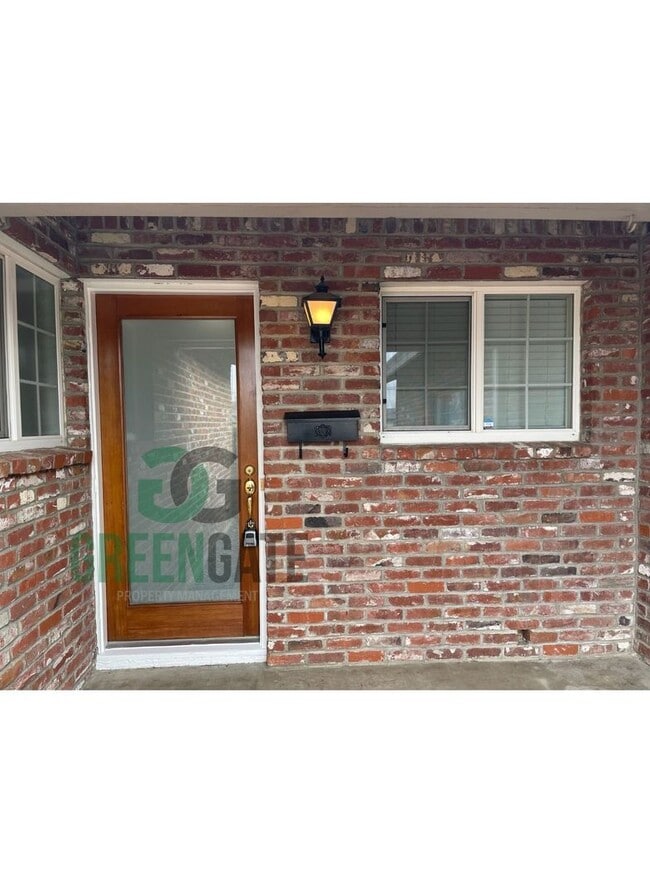 Building Photo - Spacious 4Bedroom 2Bath AVAILABLE NOW in Modesto!!