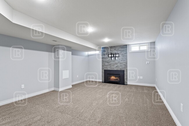 Building Photo - 414 W 29th Ave