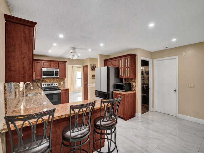 Building Photo - 9610 Dunhill Dr