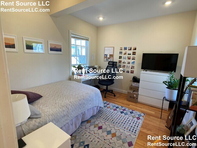 Building Photo - 14 Flint St