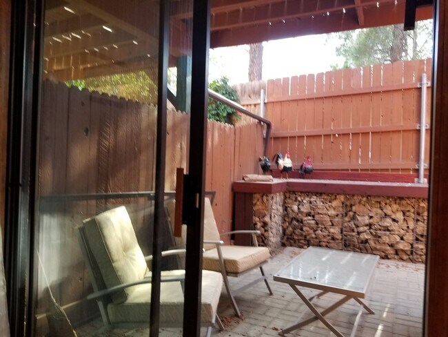 Building Photo - 2 Bed, 2.5 Bath Townhouse near NAU/CCC!! S...