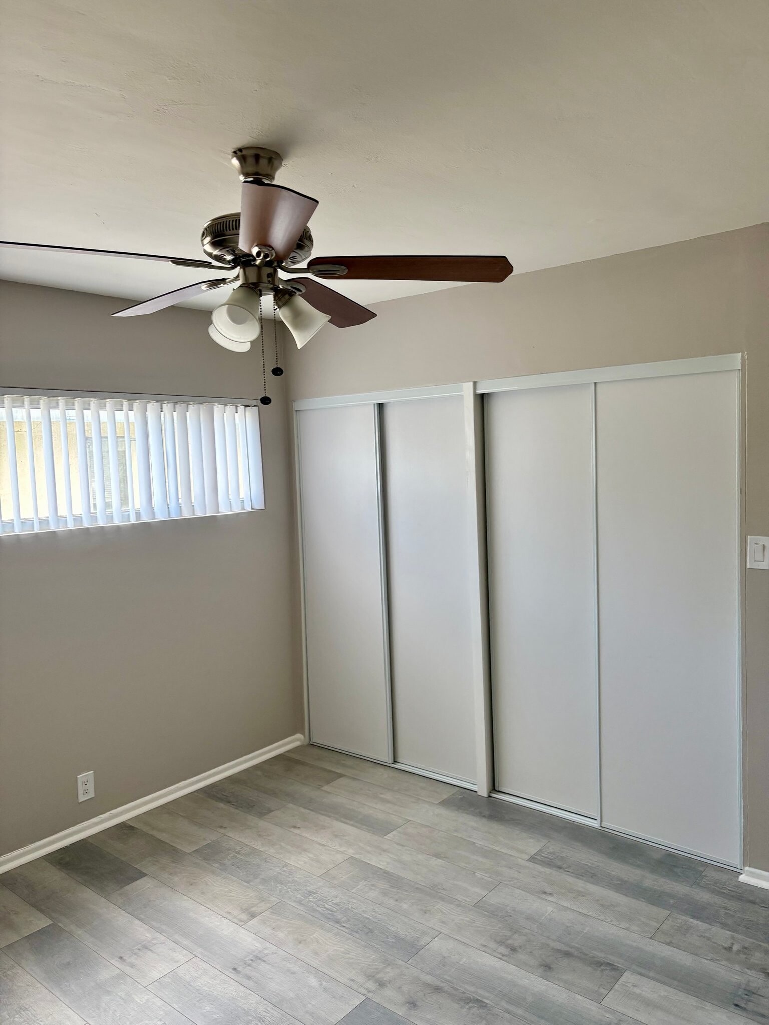 Building Photo - 409 N Los Robles Ave
