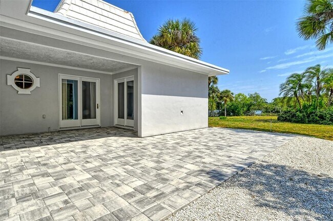 Building Photo - 2800 Casey Key Rd