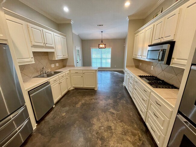 Building Photo - 4 bed 2.5 bath home in Ridgeland!*MOVE IN ...