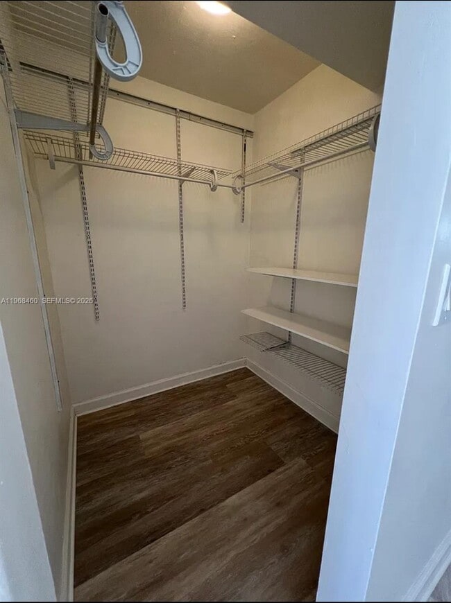 Building Photo - 6830 Indian Creek Dr