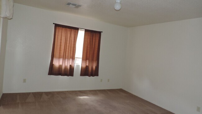 Building Photo - Chaparral Village North 3 bedroom home