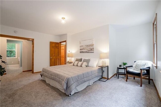 Building Photo - 522 Suffolk St