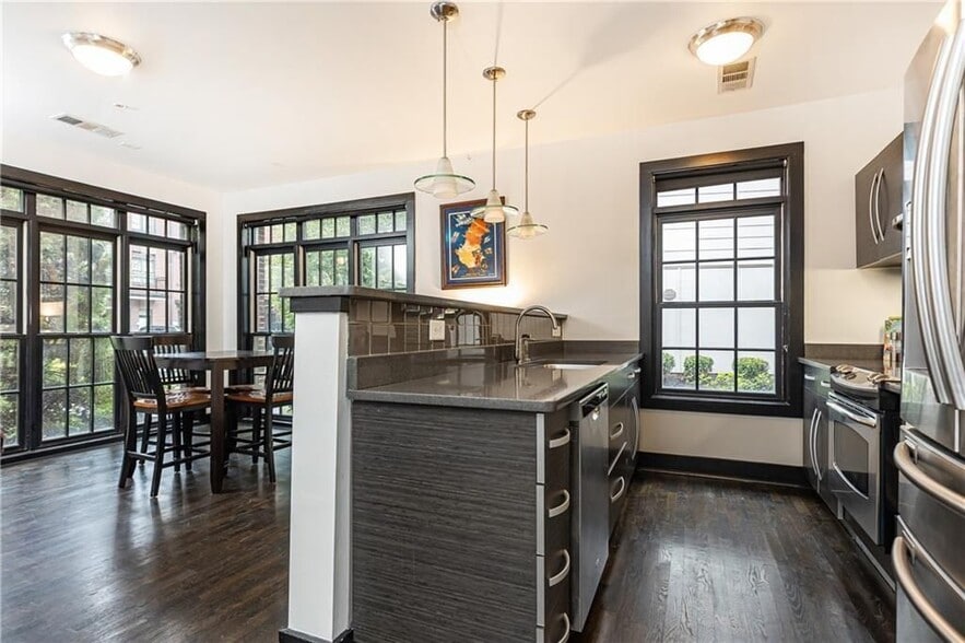 Building Photo - 1300 DeKalb Ave NE