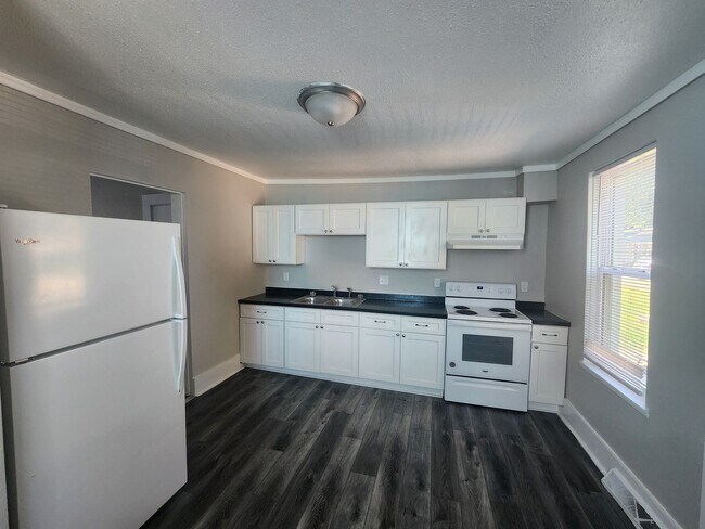 Building Photo - 307 E 22nd St