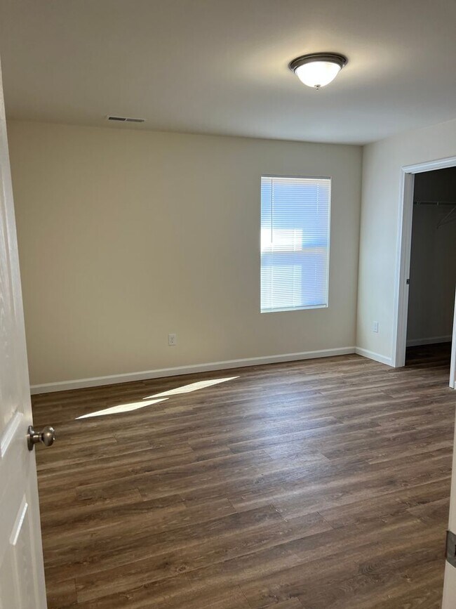 Building Photo - NEW 3 bed/2 bath with 1 car garage for lea...