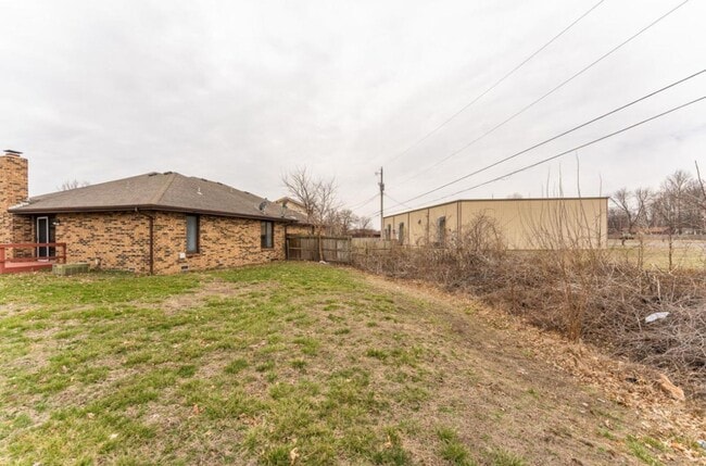 Building Photo - 607-609 E Redwood