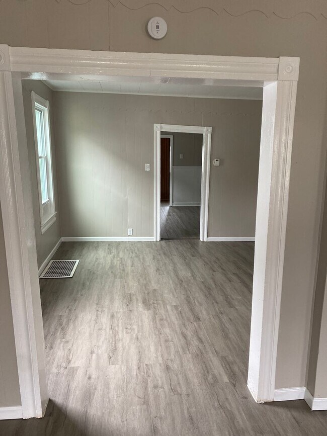 Building Photo - 137-137 Birkett St