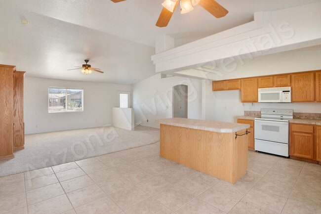 Building Photo - YOUR DREAM HOME AWAITS!