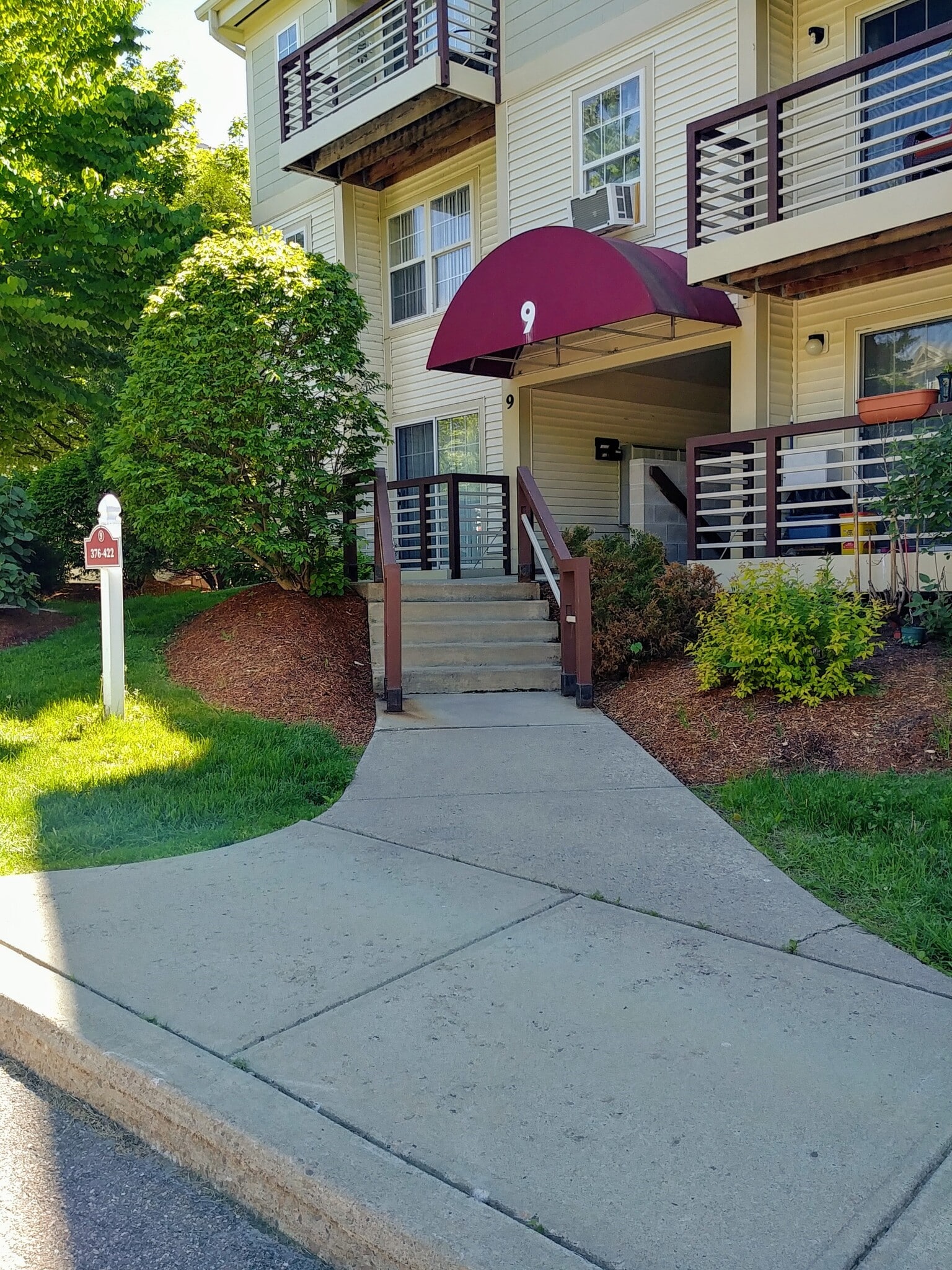 Front building - 386 Hildred Dr