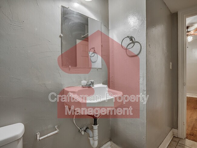 Building Photo - 2309 1/2 N Florida Ave