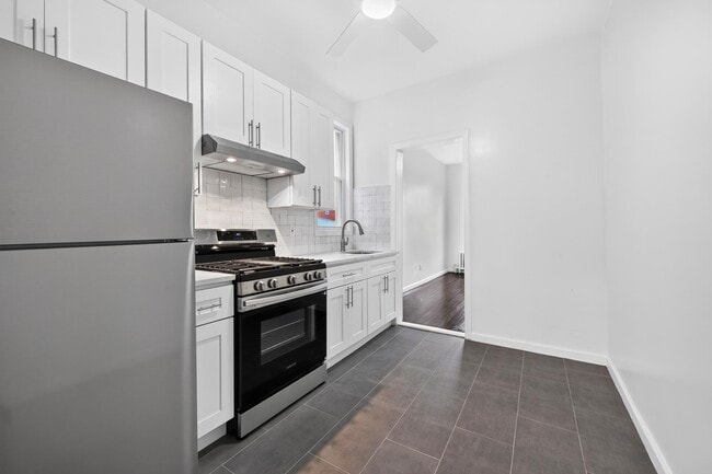 Building Photo - 210 36th St