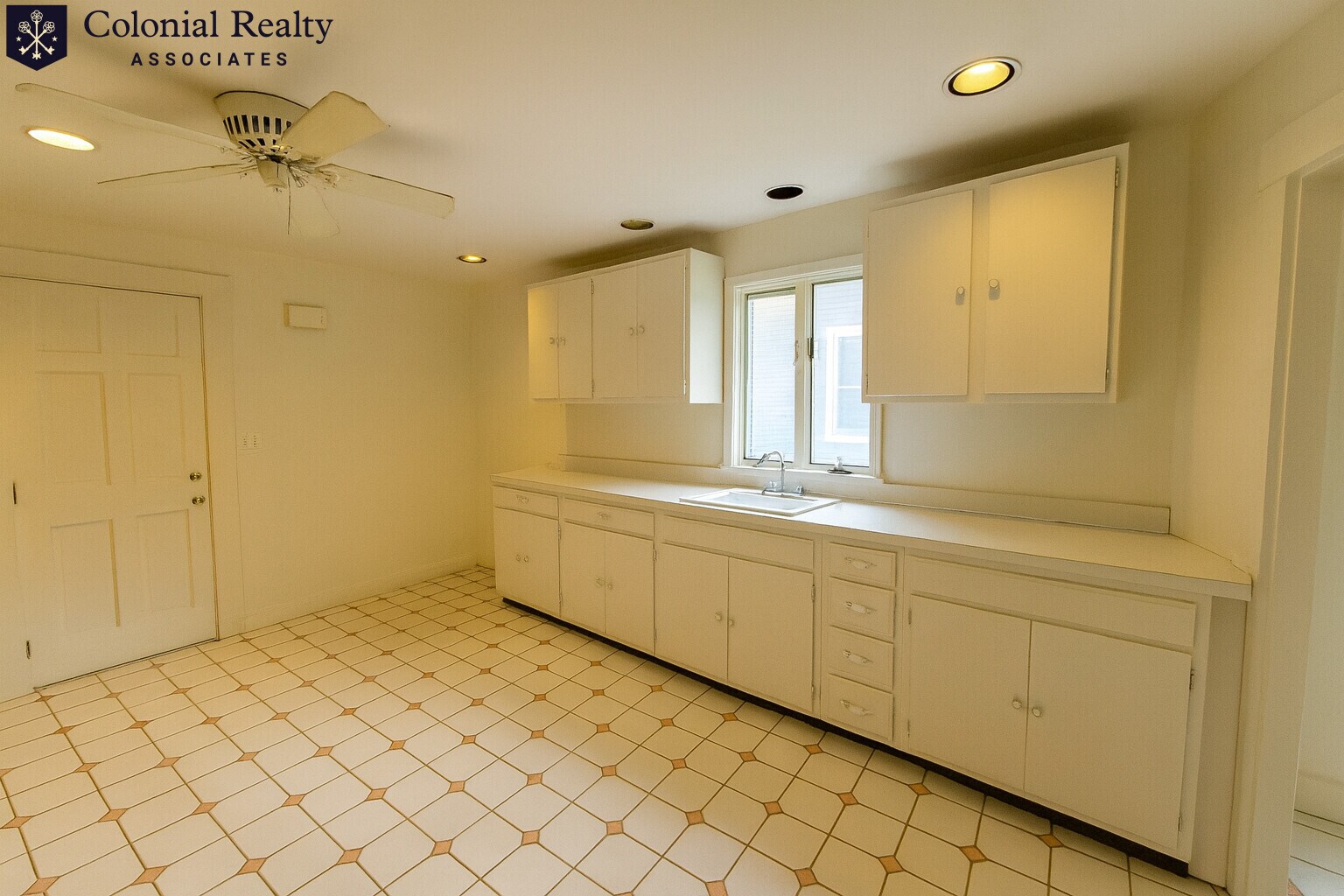 Building Photo - 47 Chapman St