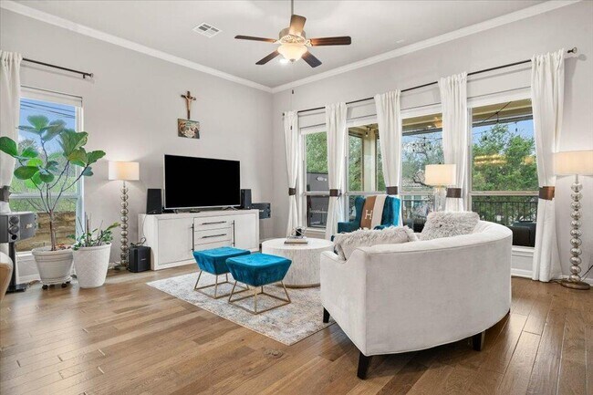 Building Photo - 11901 Deering Pl