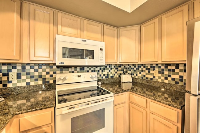 full kitchen - 418 Beachfront Dr