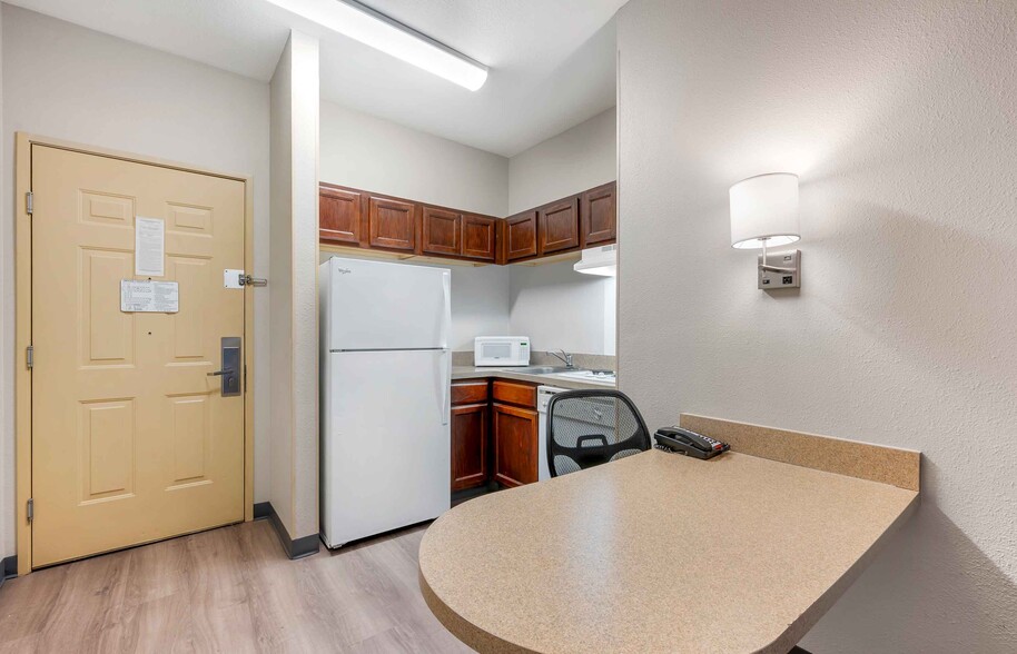 Building Photo - Furnished Studio-Indianapolis - Airport - ...