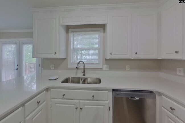 Building Photo - 229 Montclaire Cir