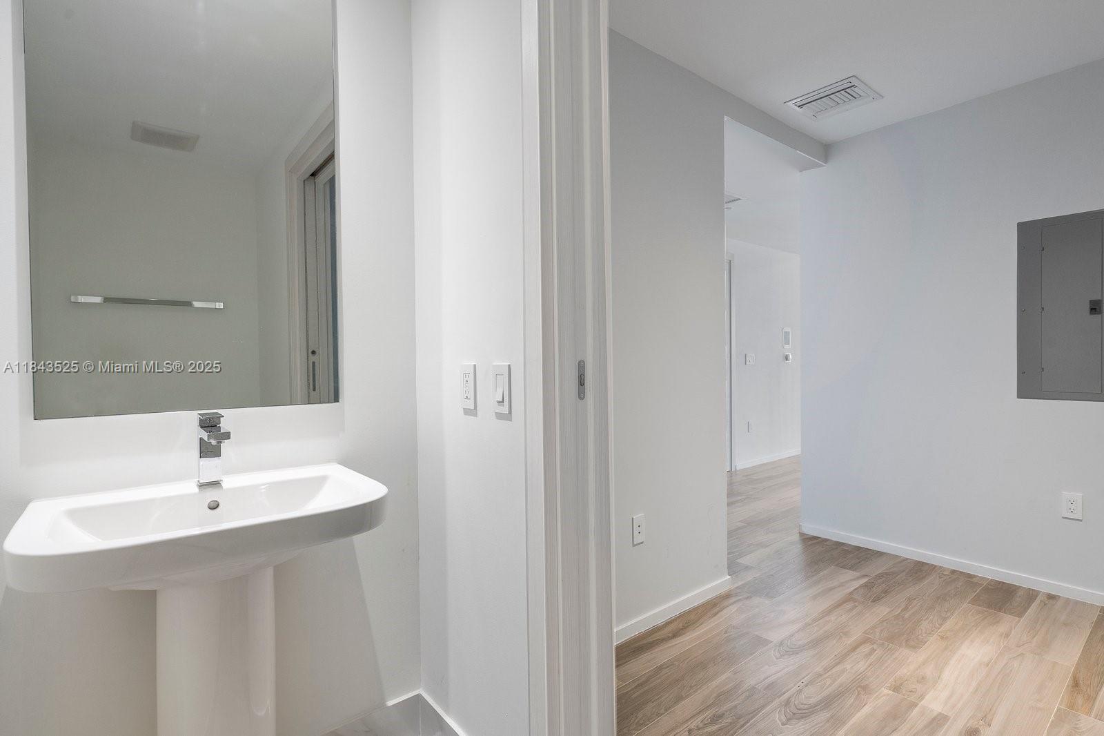 Building Photo - 801 S Miami Ave