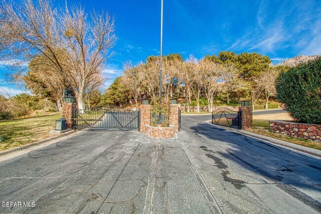 Building Photo - 5900 Mira Hermosa Dr
