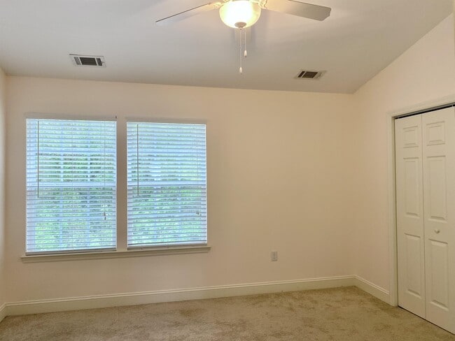 Building Photo - 157 Bella Way