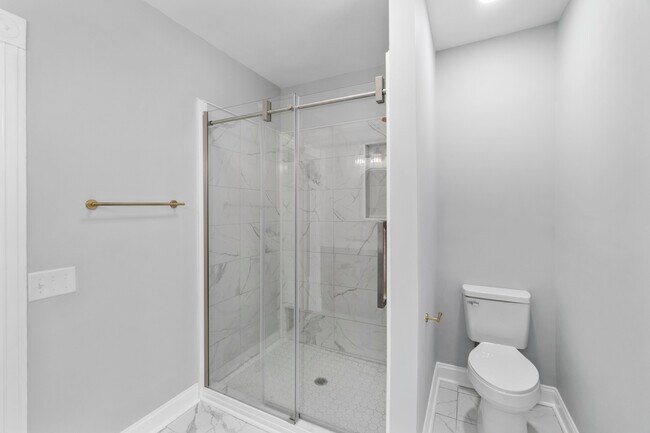 Building Photo - 412 S Ellis St