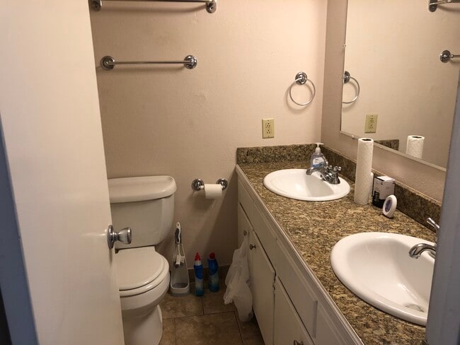 Bathroom - 3005 Highland Rd