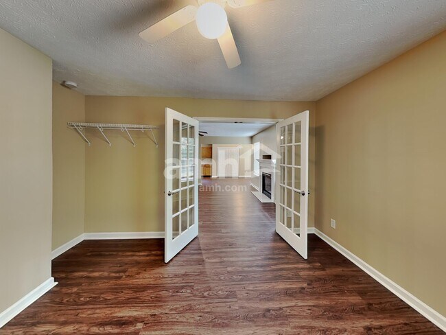 Building Photo - 1196 River Ridge Dr