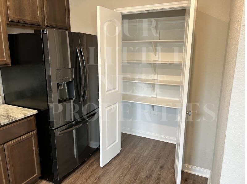 Building Photo - 10712 Fallbrook Rd