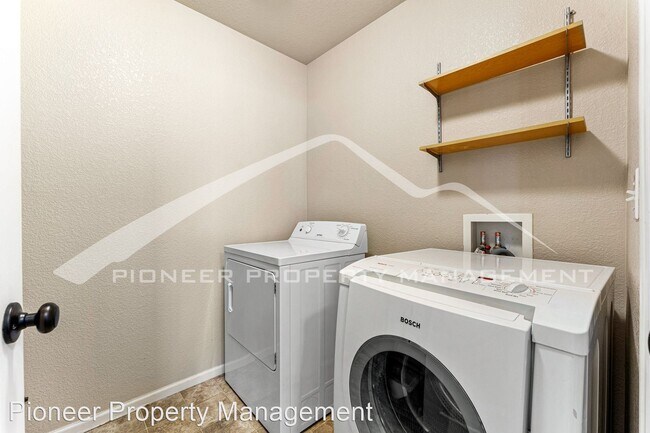 Building Photo - 3 br, 2.5 bath House - 12784 Jasmine St Un...