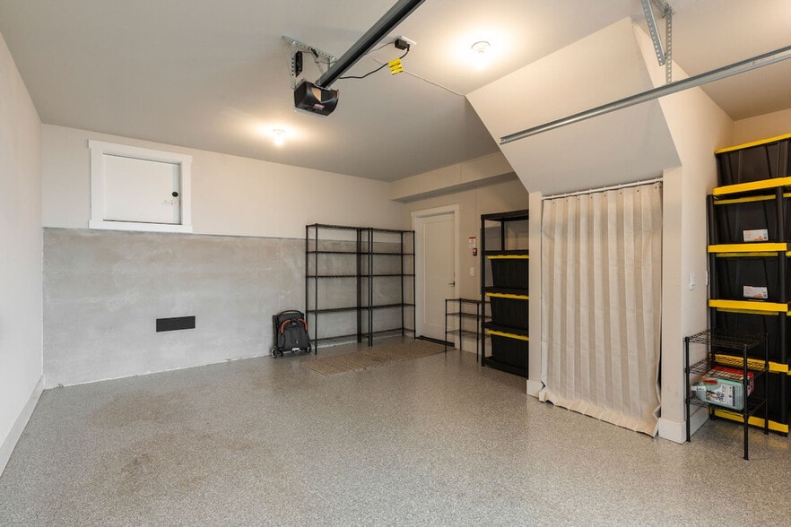 Building Photo - 167 Valley St