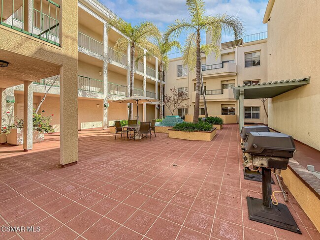 Building Photo - 5420 Sylmar Ave