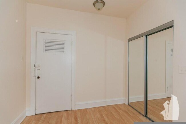 Building Photo - 0 bedroom in Chicago IL 60625