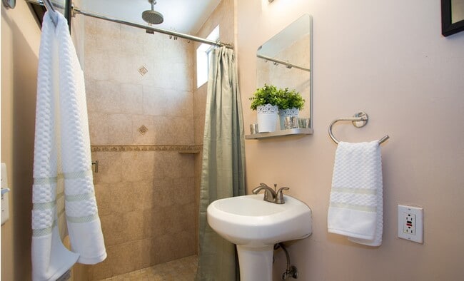 Bathroom 2 - 5960 Lexington Ave