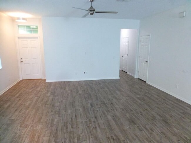 Building Photo - South Hampton Townhome