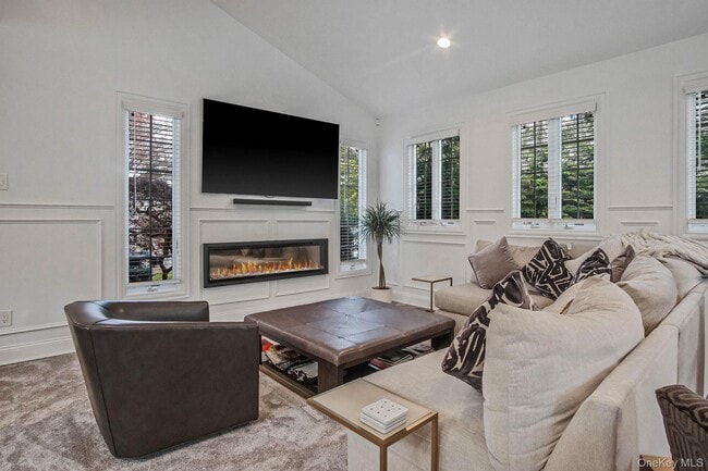 Building Photo - 150 Meadow St