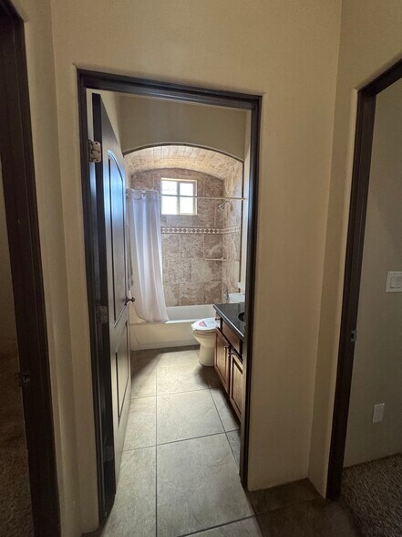 Building Photo - 4600 6th St NW