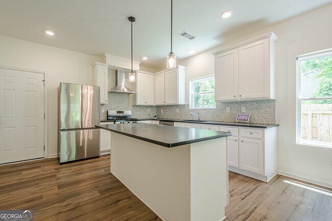Building Photo - 90 Cerro St SW