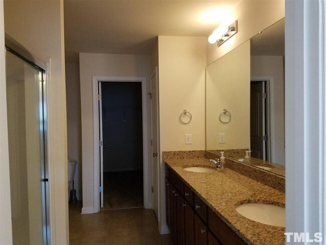 Building Photo - 409 Chanson Dr
