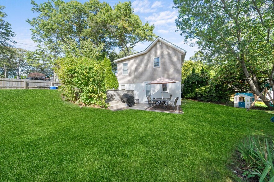 Building Photo - 43 Sound Beach Blvd