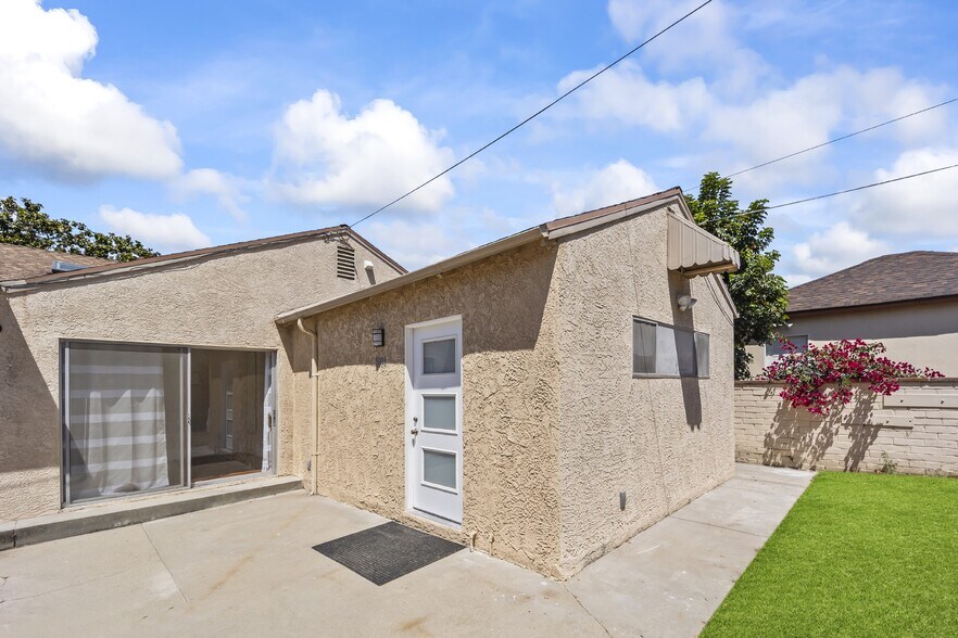 Primary Photo - 8014 Denrock Ave