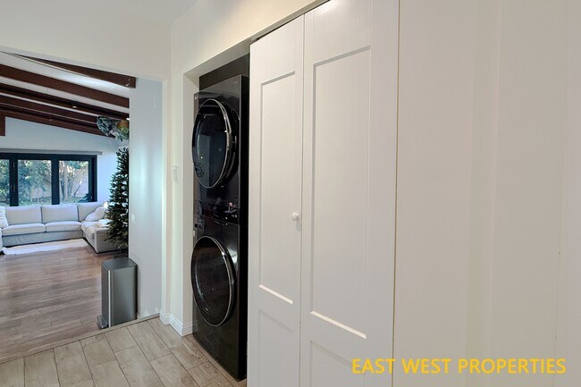 Building Photo - 4337 Coolidge Ave